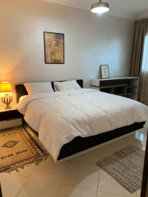 Luxury Corniche Apartment - Near Beach & Amenities